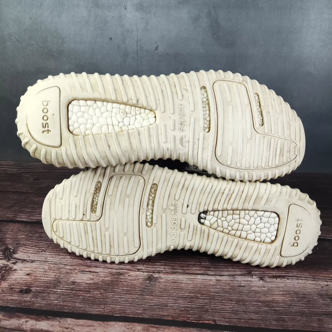 Yeezy 350 Turtle Dove - US11 قياس 45