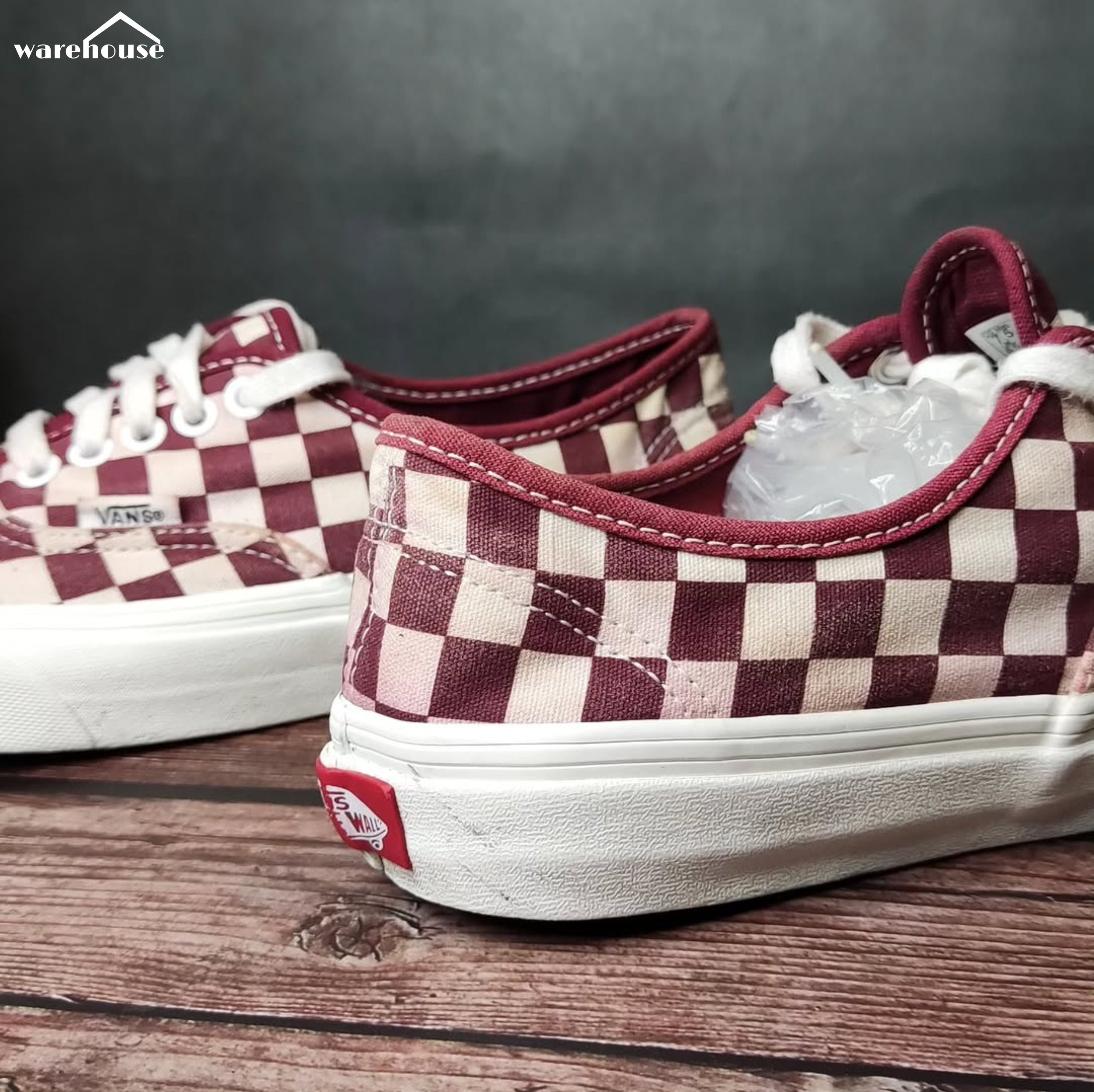 Vans Low Burgundy - US7 قياس 40