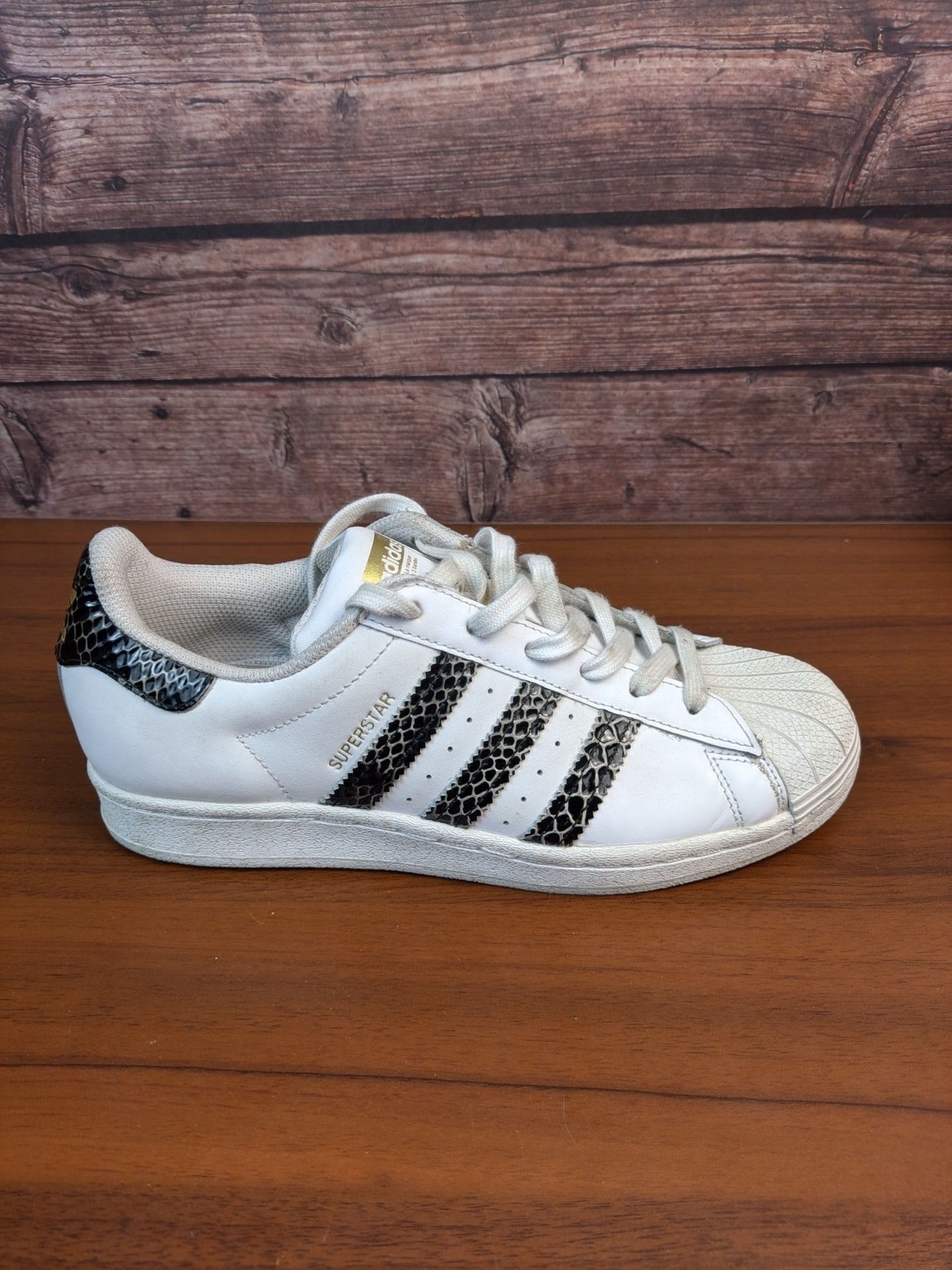Adidas superstar - US6.5 قياس 39