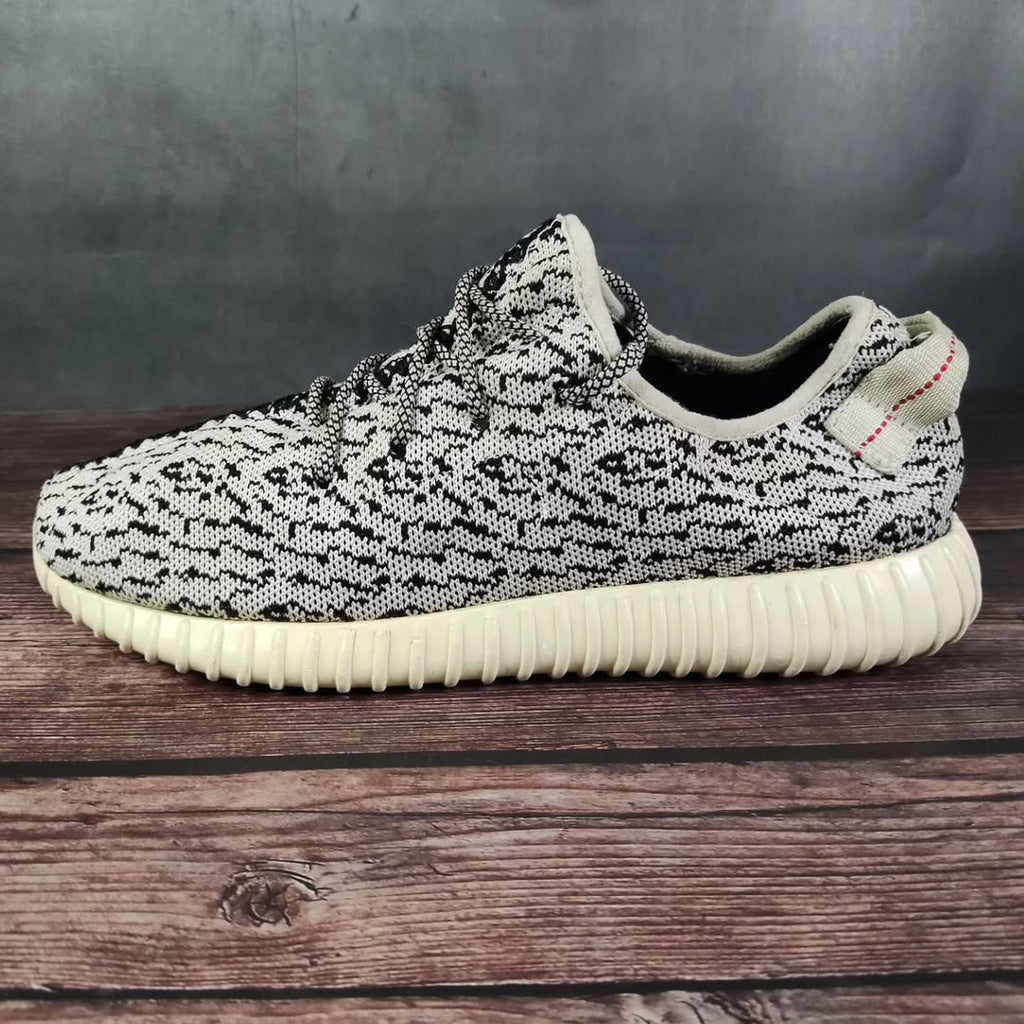 Yeezy 350 Turtle Dove - US11 قياس 45