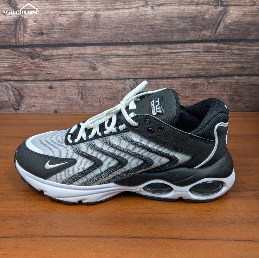 Nike Air Max TW "Black White" - US11 قياس 45