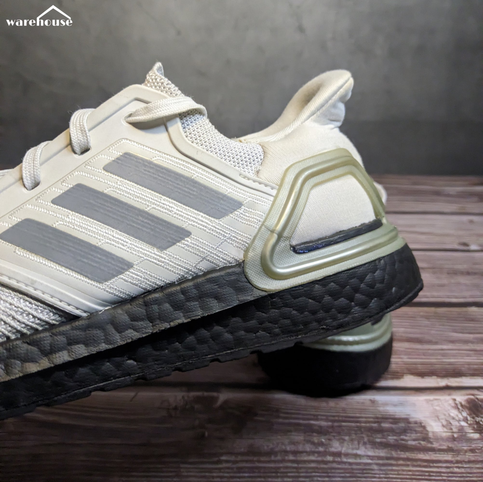 adidas ISS "Boost in Space" - US8 قياس 41