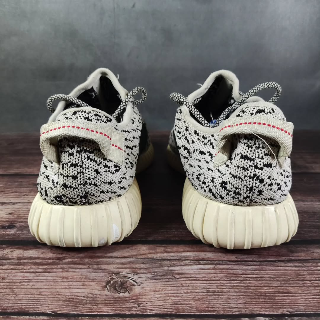 Yeezy 350 Turtle Dove - US11 قياس 45