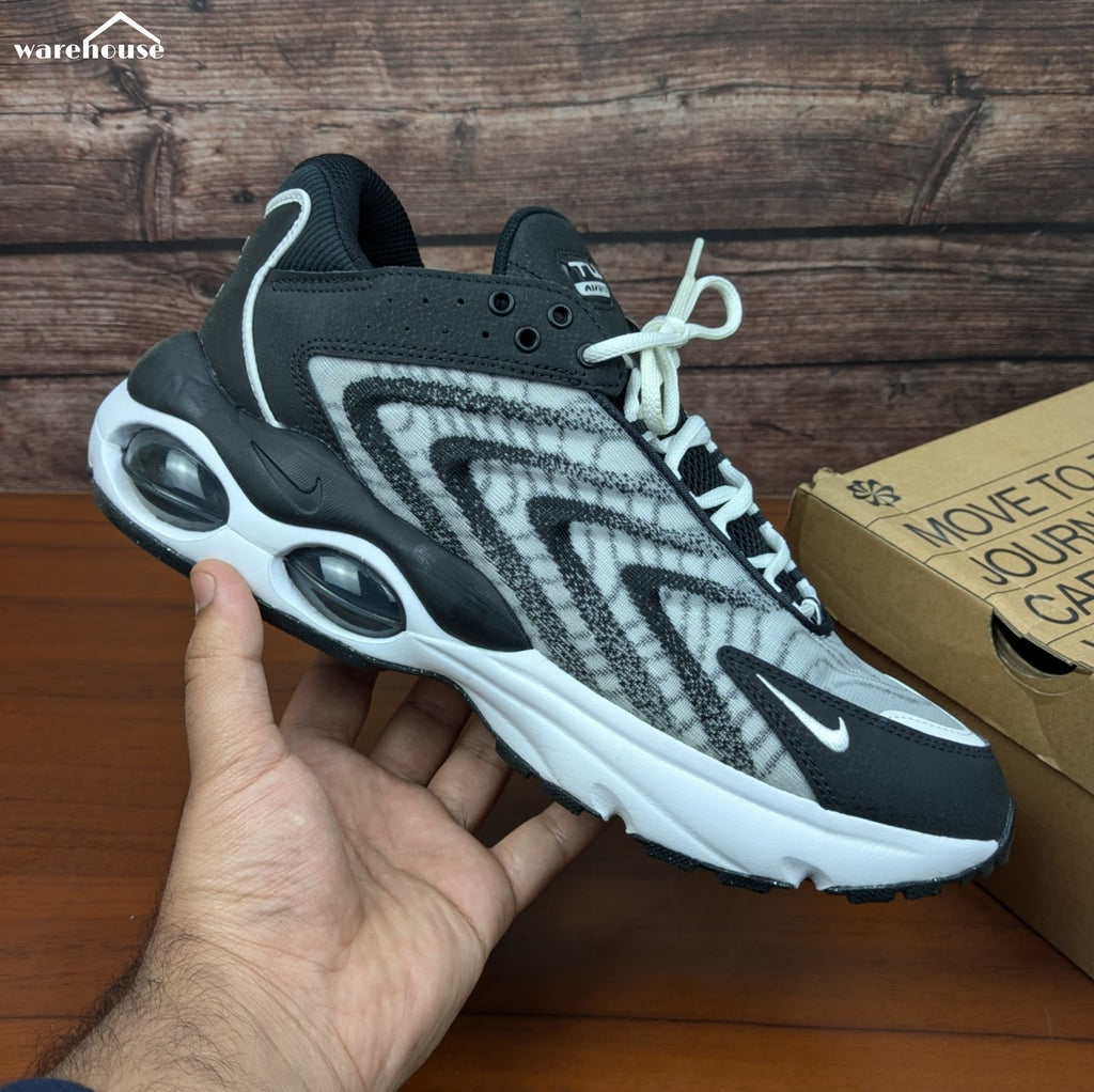 Nike Air Max TW "Black White" - US11 قياس 45