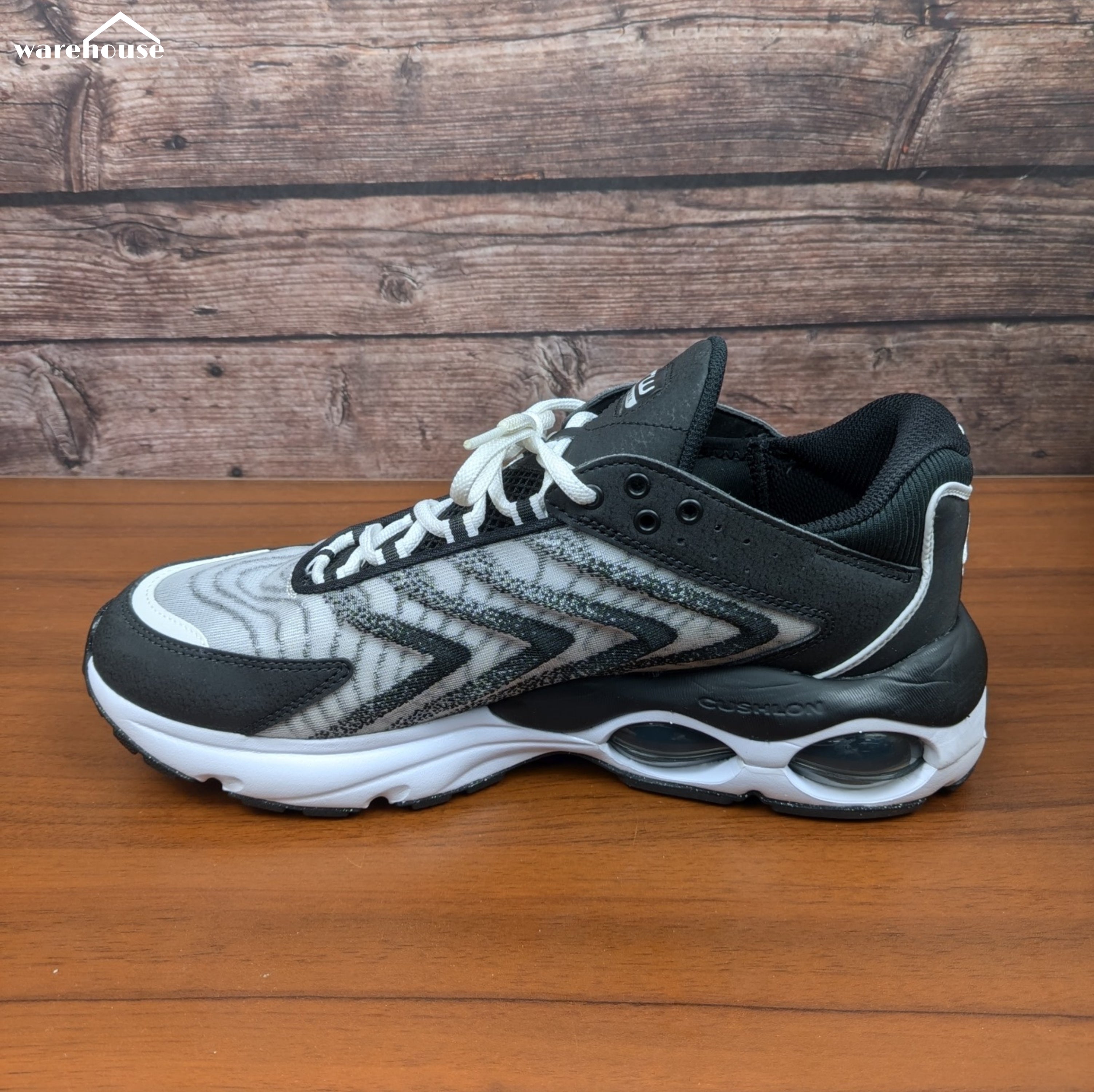 Nike Air Max TW "Black White" - US11 قياس 45