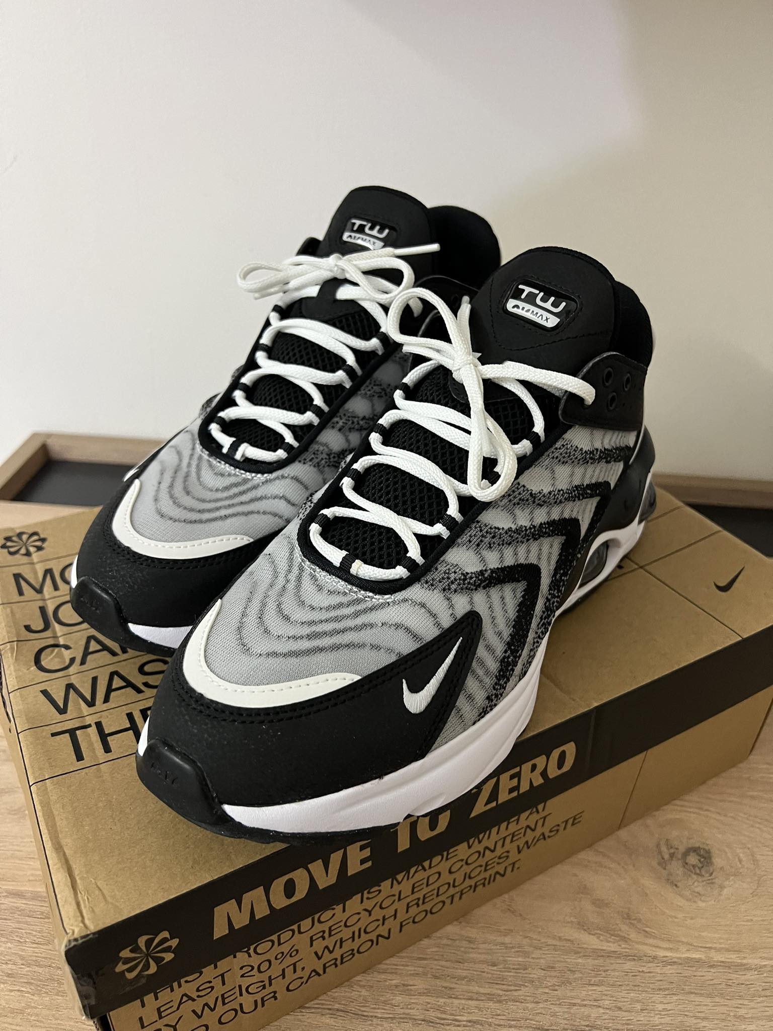 Nike Air Max TW "Black White" - US11 قياس 45