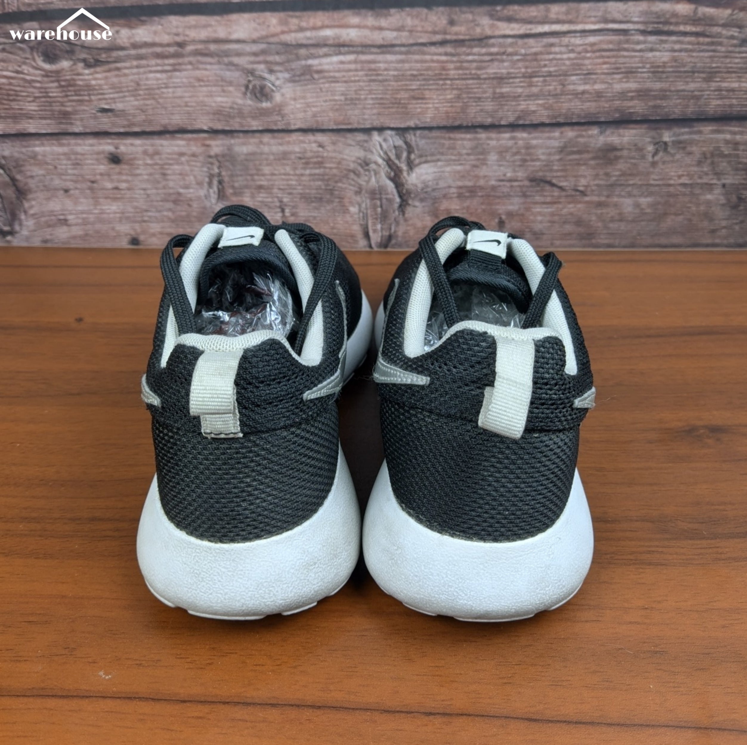 Nike Roshe One Black Silver - US7 قياس 40