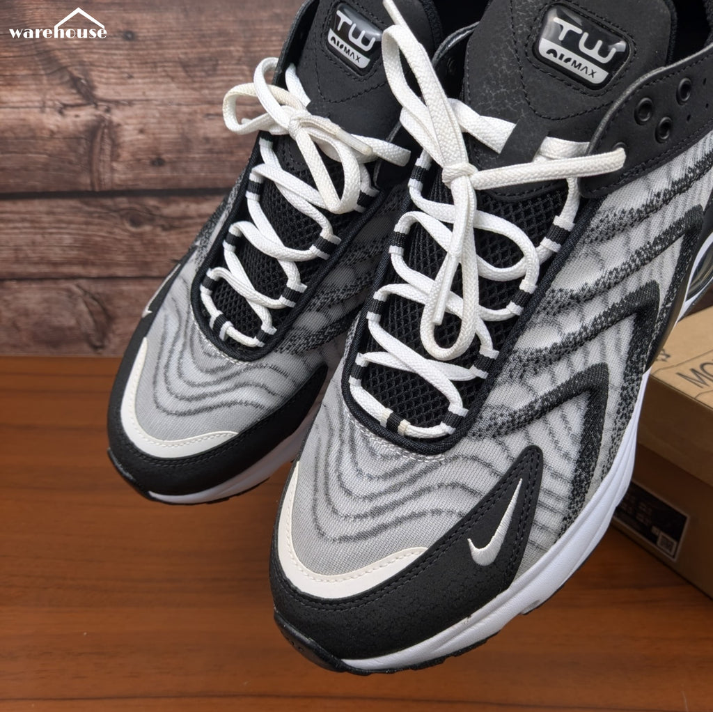 Nike Air Max TW "Black White" - US11 قياس 45