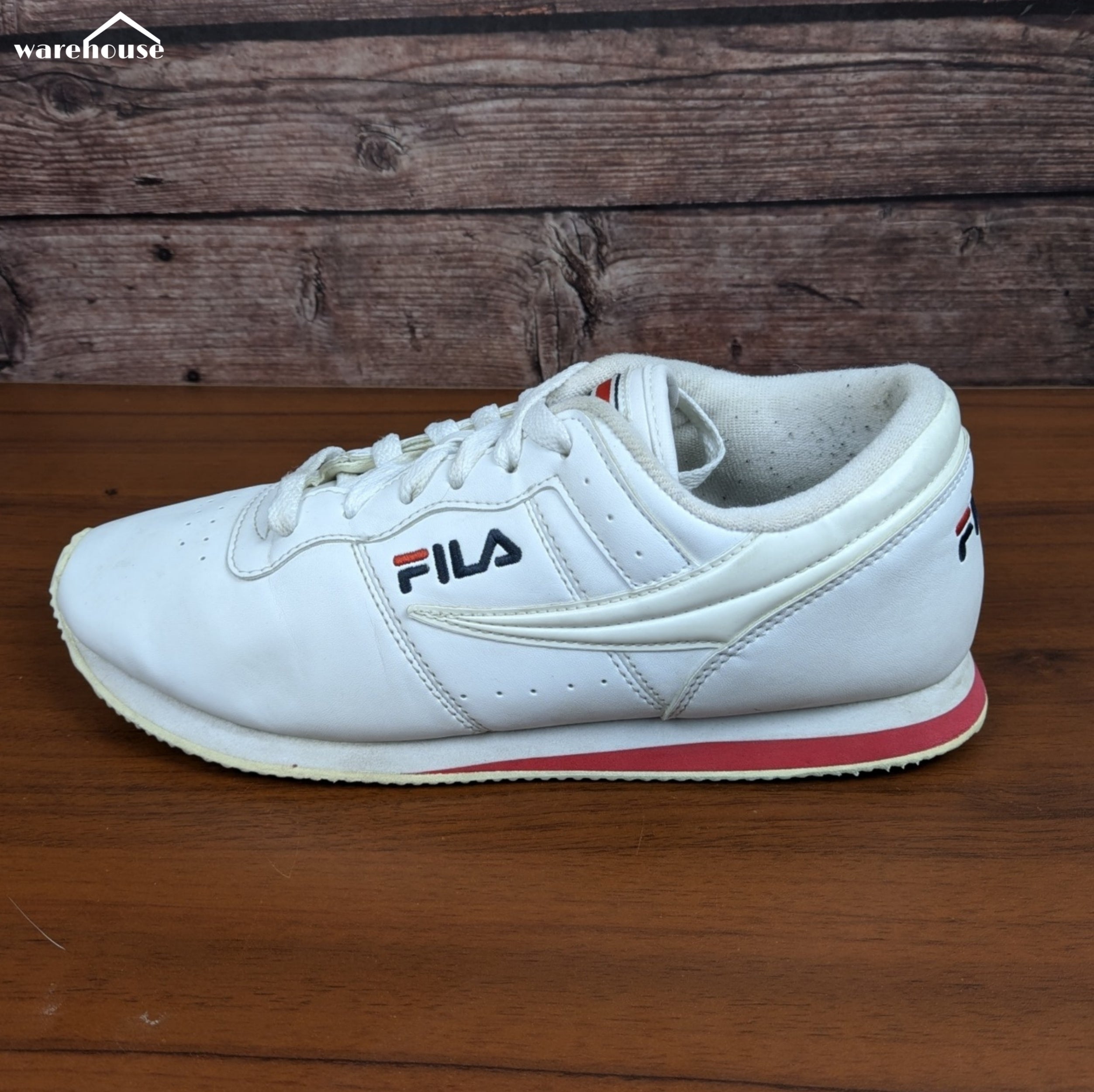 Fila Machu - US8 US8.5 قياس 41-42