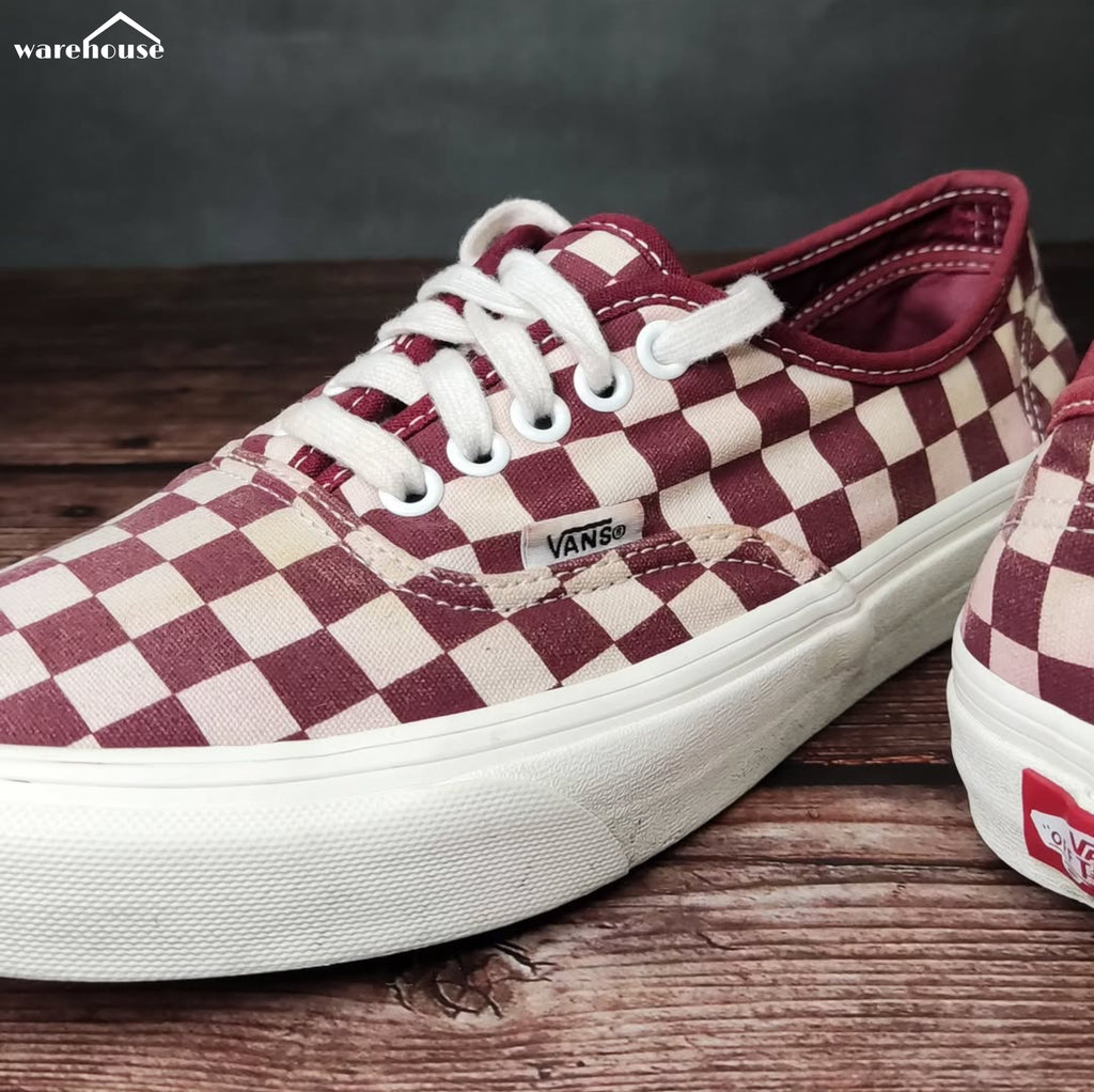 Vans Low Burgundy - US7 قياس 40