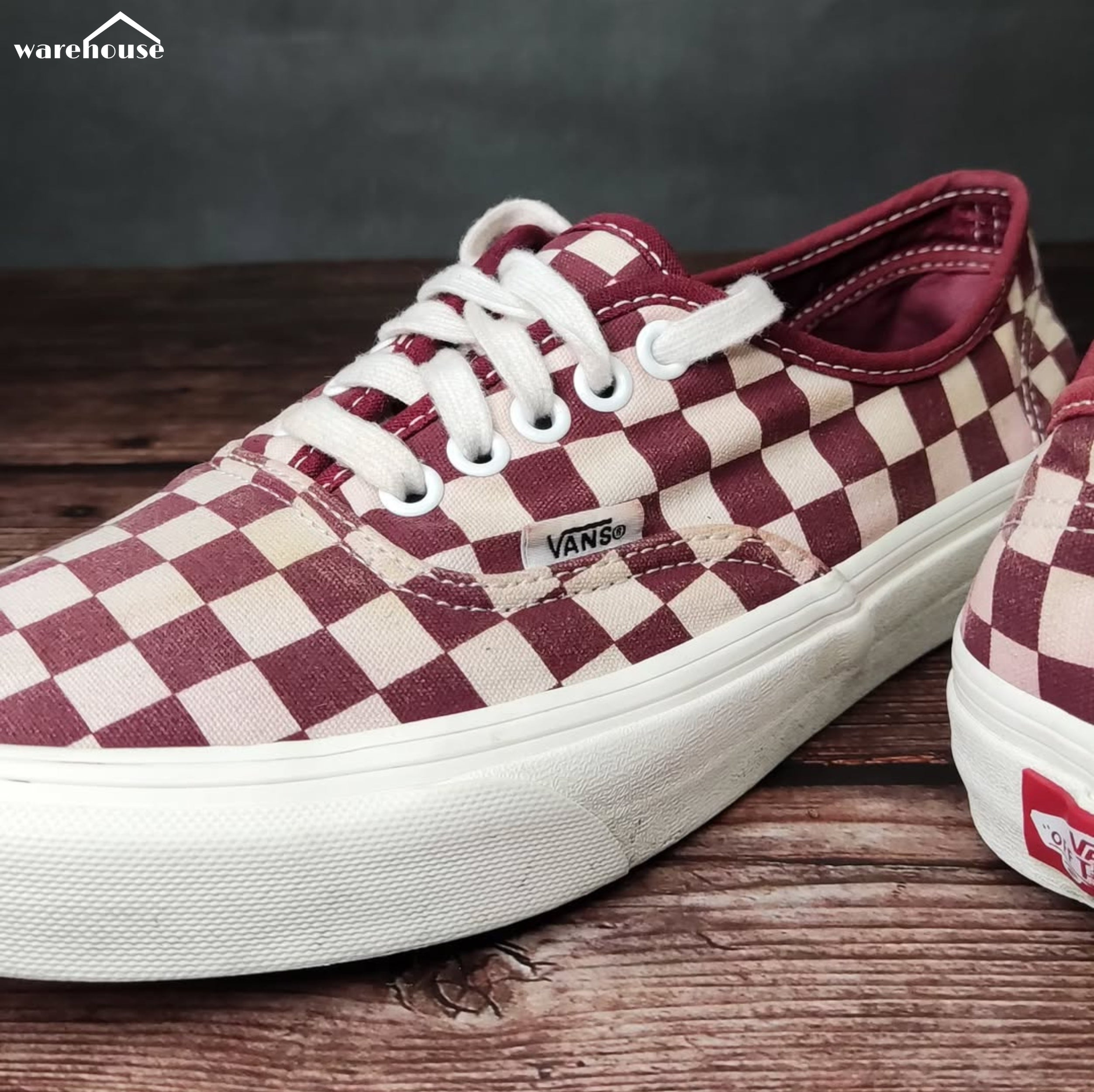 Vans Low Burgundy - US7 قياس 40