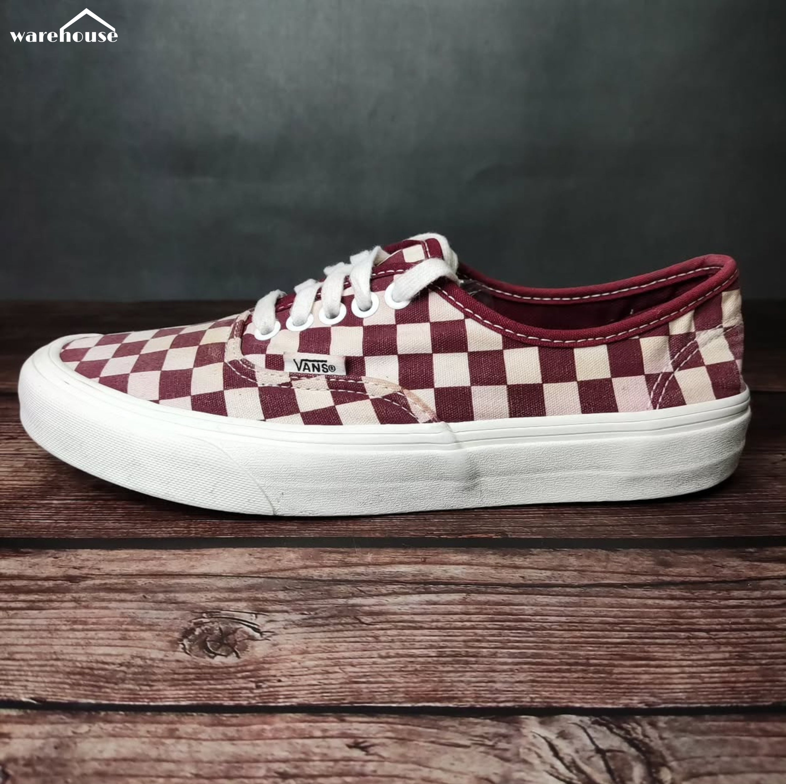 Vans Low Burgundy - US7 قياس 40