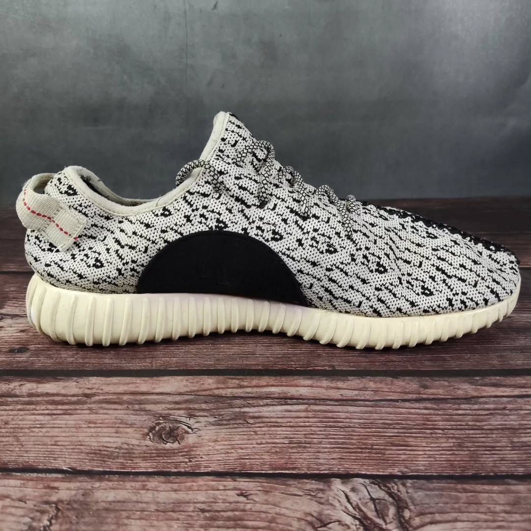 Yeezy 350 Turtle Dove - US11 قياس 45