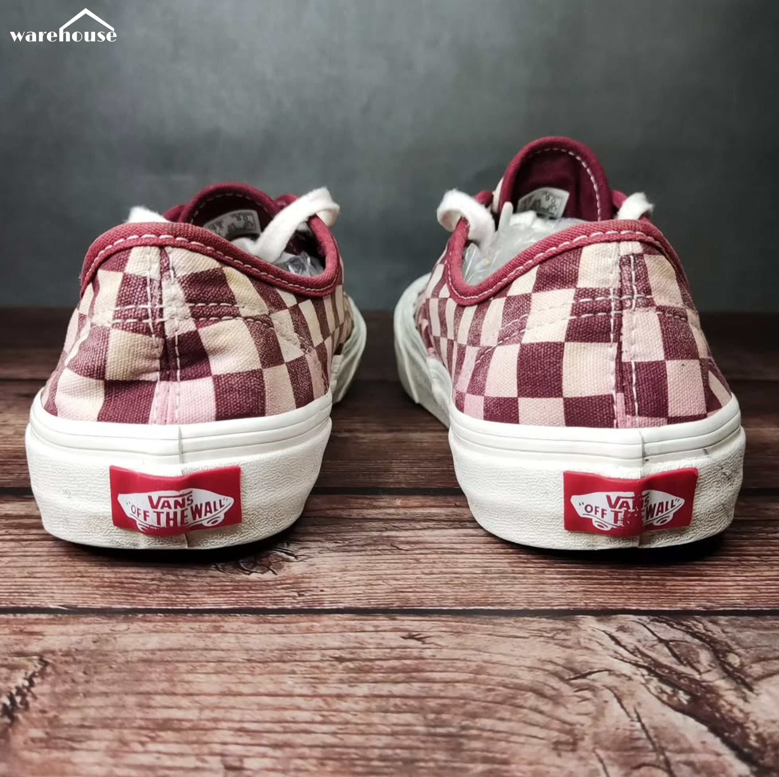 Vans Low Burgundy - US7 قياس 40
