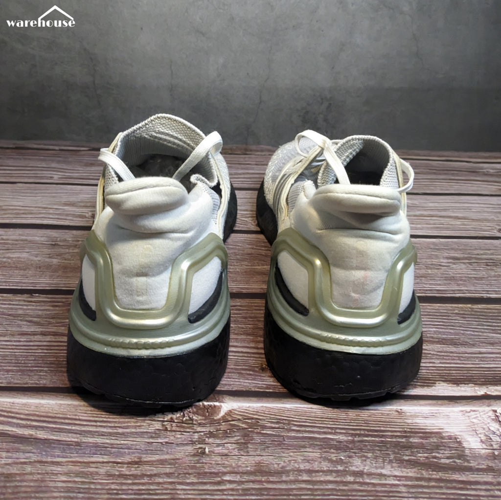 adidas ISS "Boost in Space" - US8 قياس 41