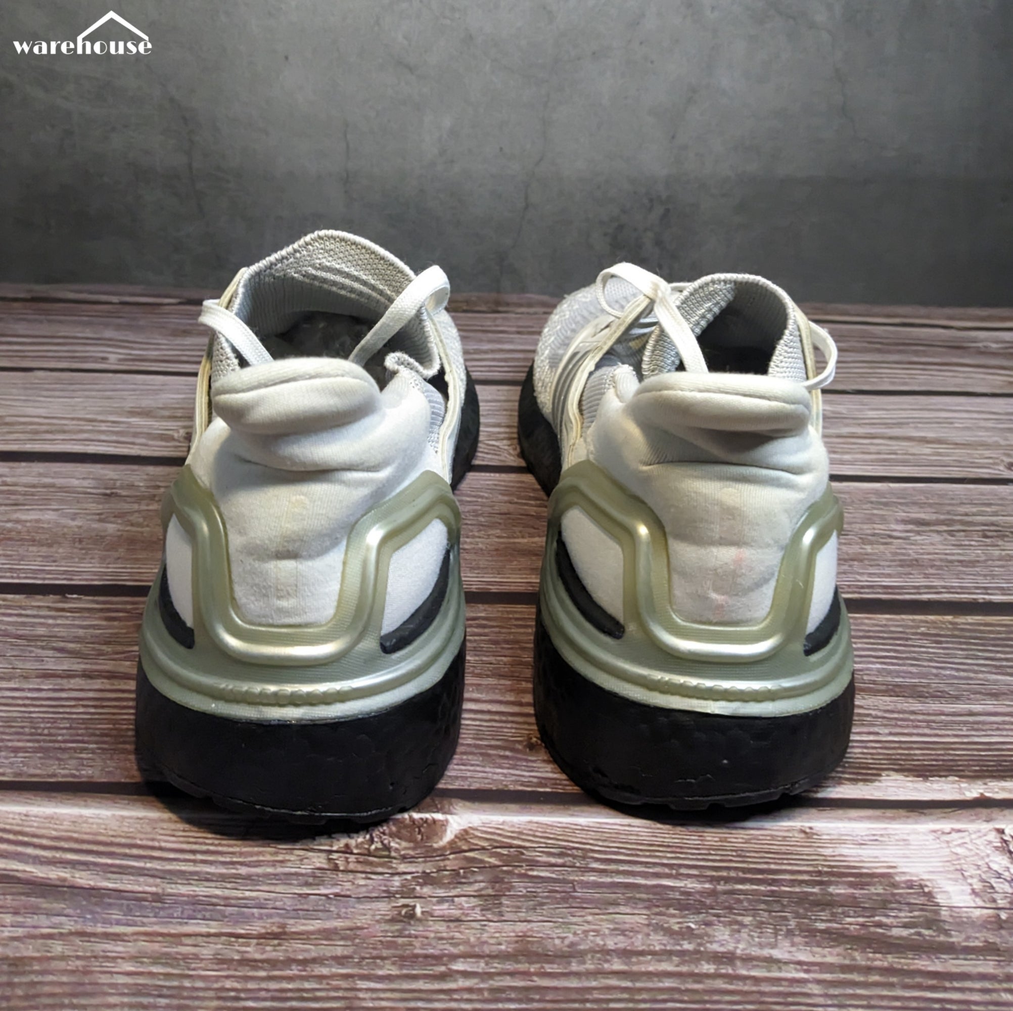 adidas ISS "Boost in Space" - US8 قياس 41