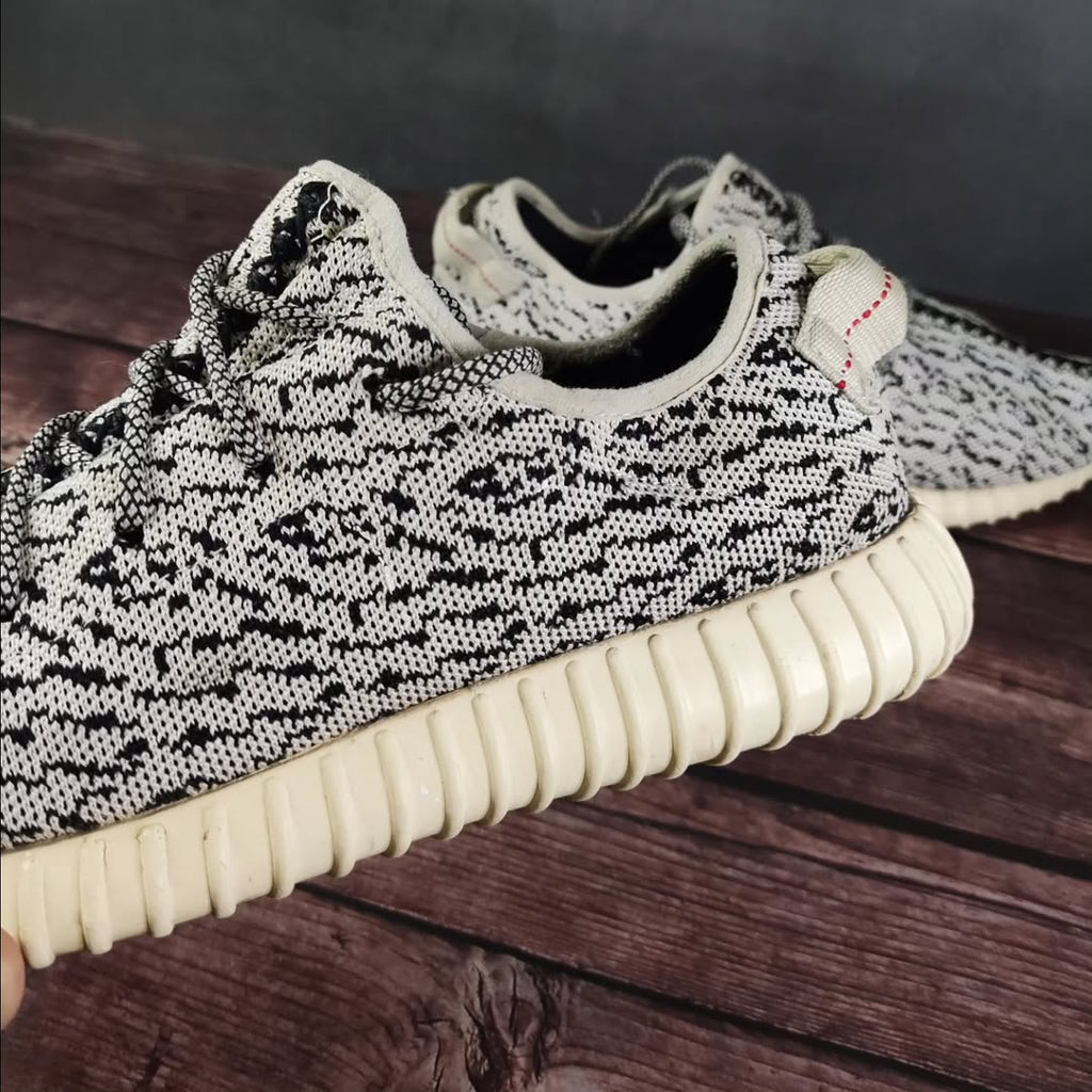 Yeezy 350 Turtle Dove - US11 قياس 45