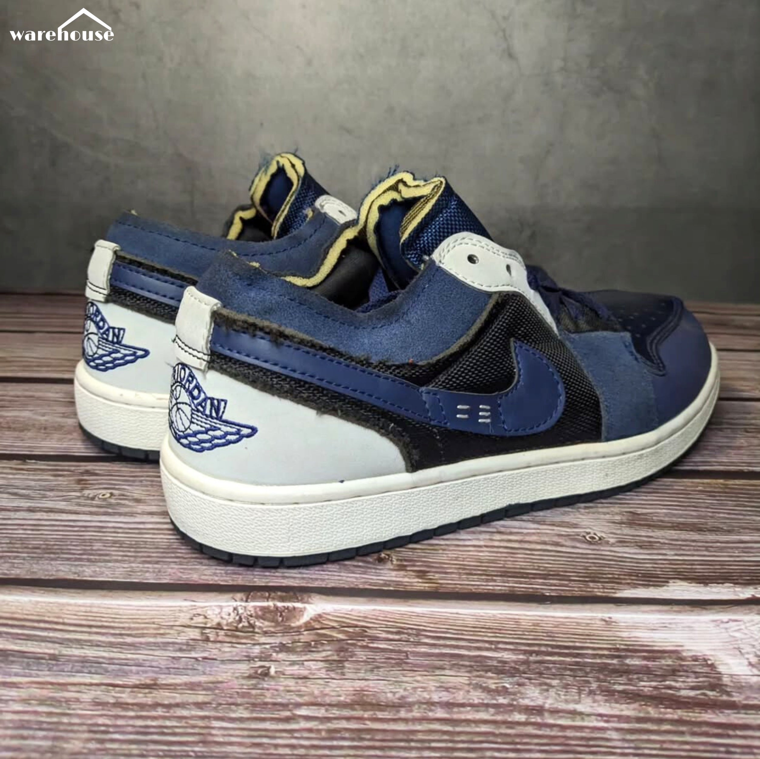 Nike Air Jordan 1 Low SE Craft "Obsidian" - US8.5 قياس 42