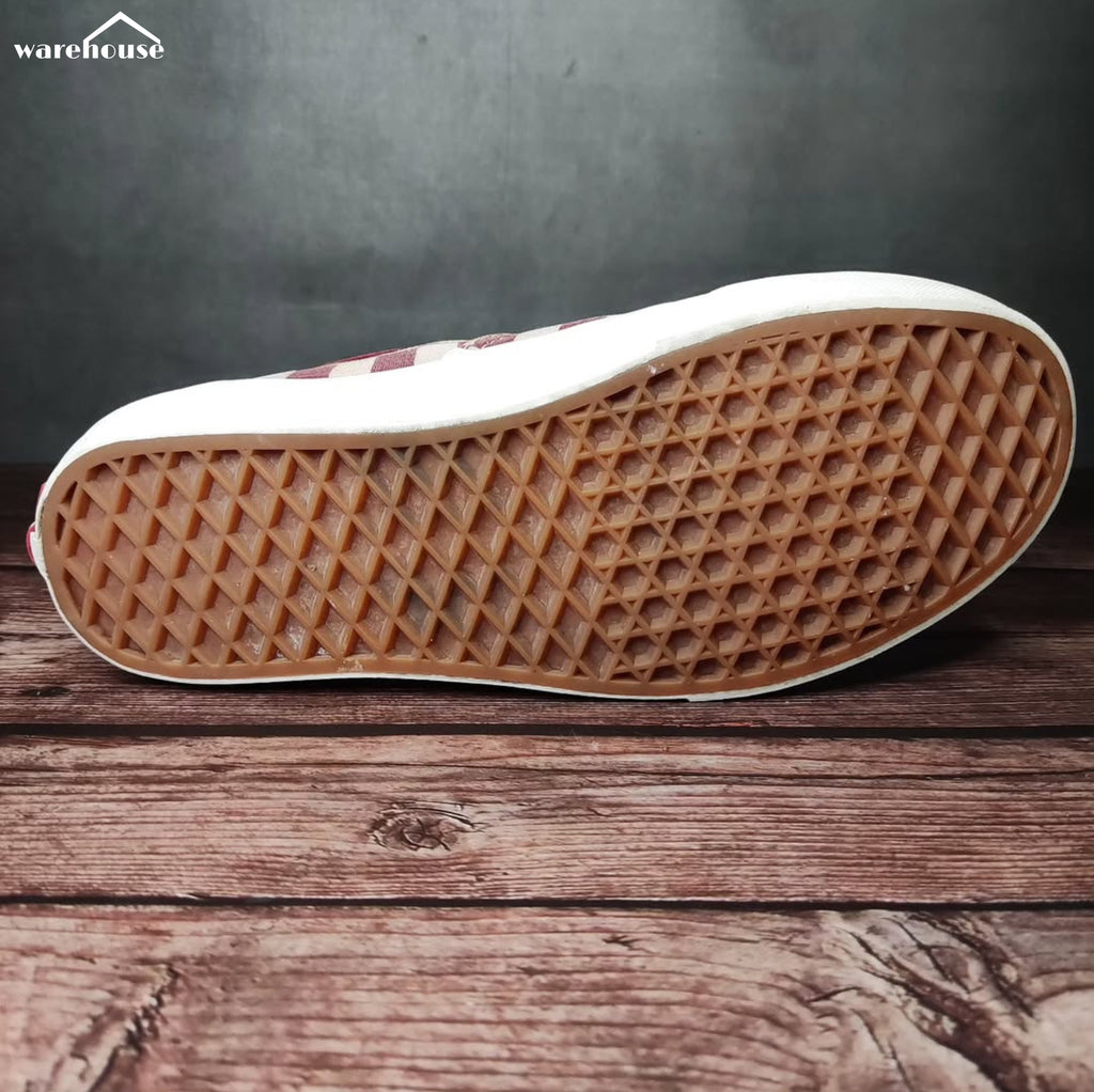 Vans Low Burgundy - US7 قياس 40