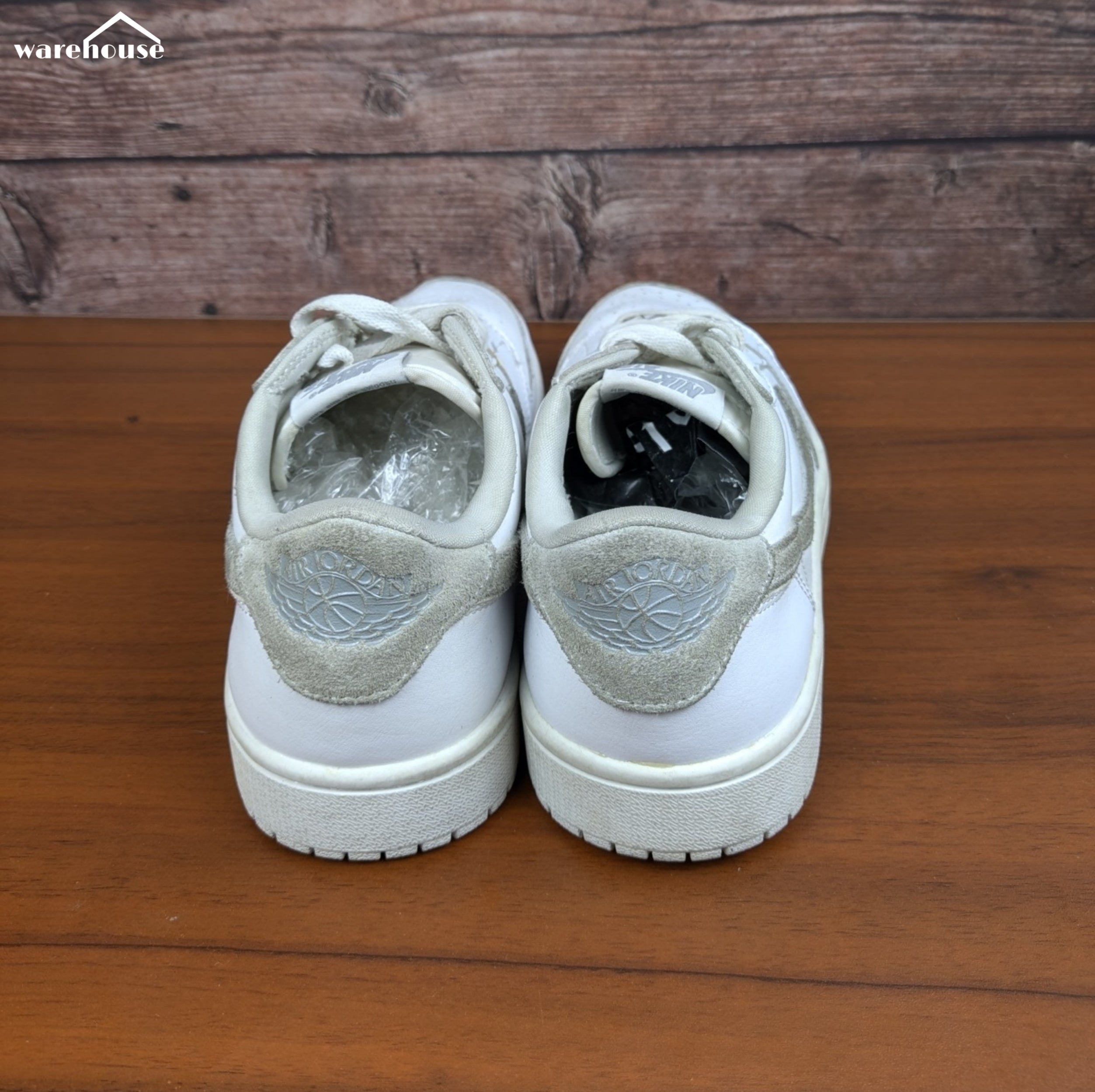 Nike Air Jordan 1 Low Neutral Grey - US7.5 قياس 40.5