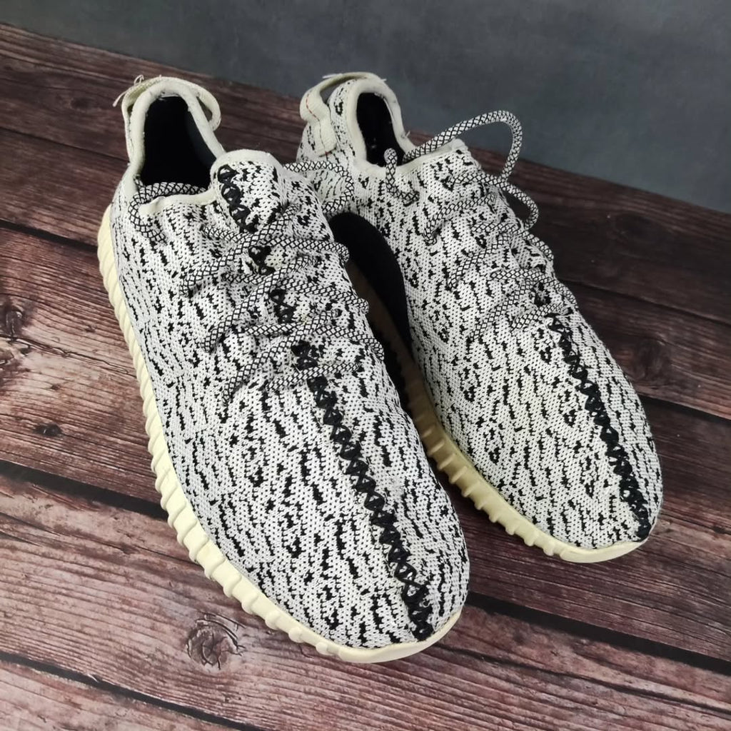 Yeezy 350 Turtle Dove - US11 قياس 45