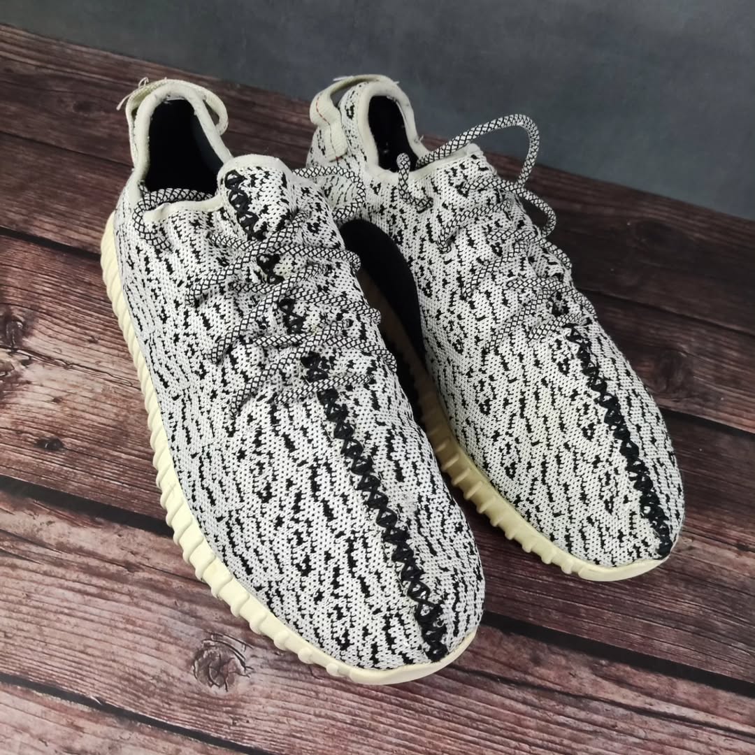 Yeezy 350 Turtle Dove - US11 قياس 45