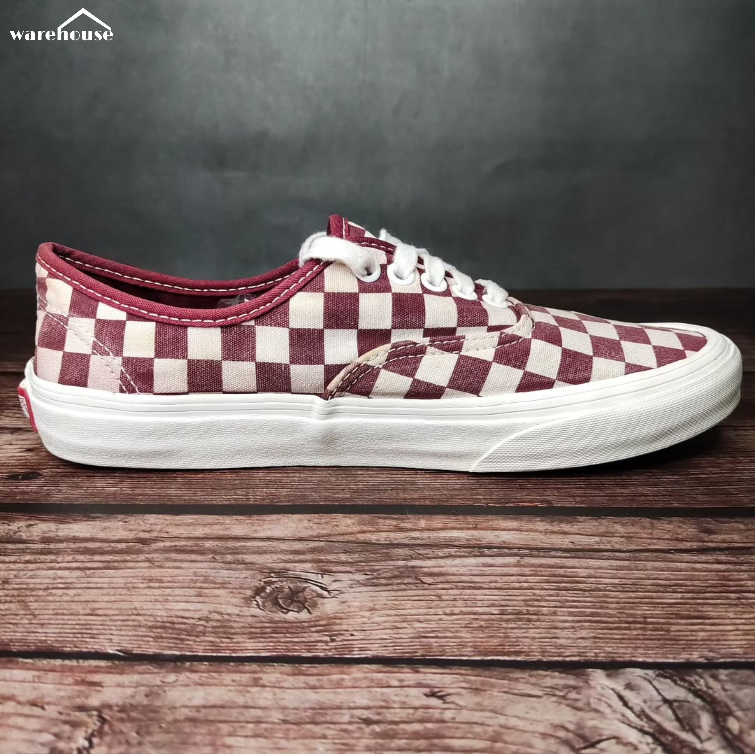 Vans Low Burgundy - US7 قياس 40