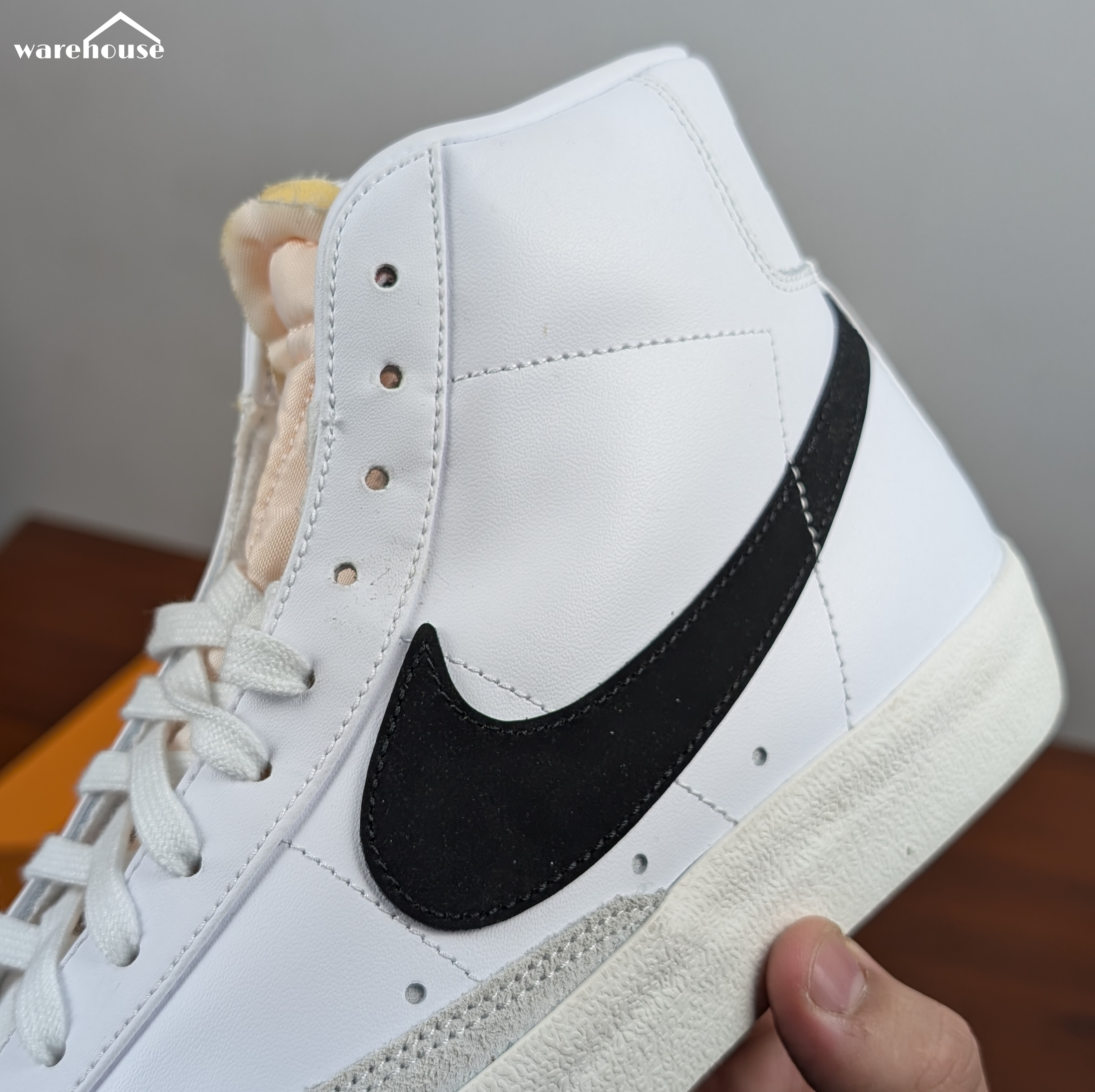 Nike Air Blazer Mid 77 - 9.5US قياس 43
